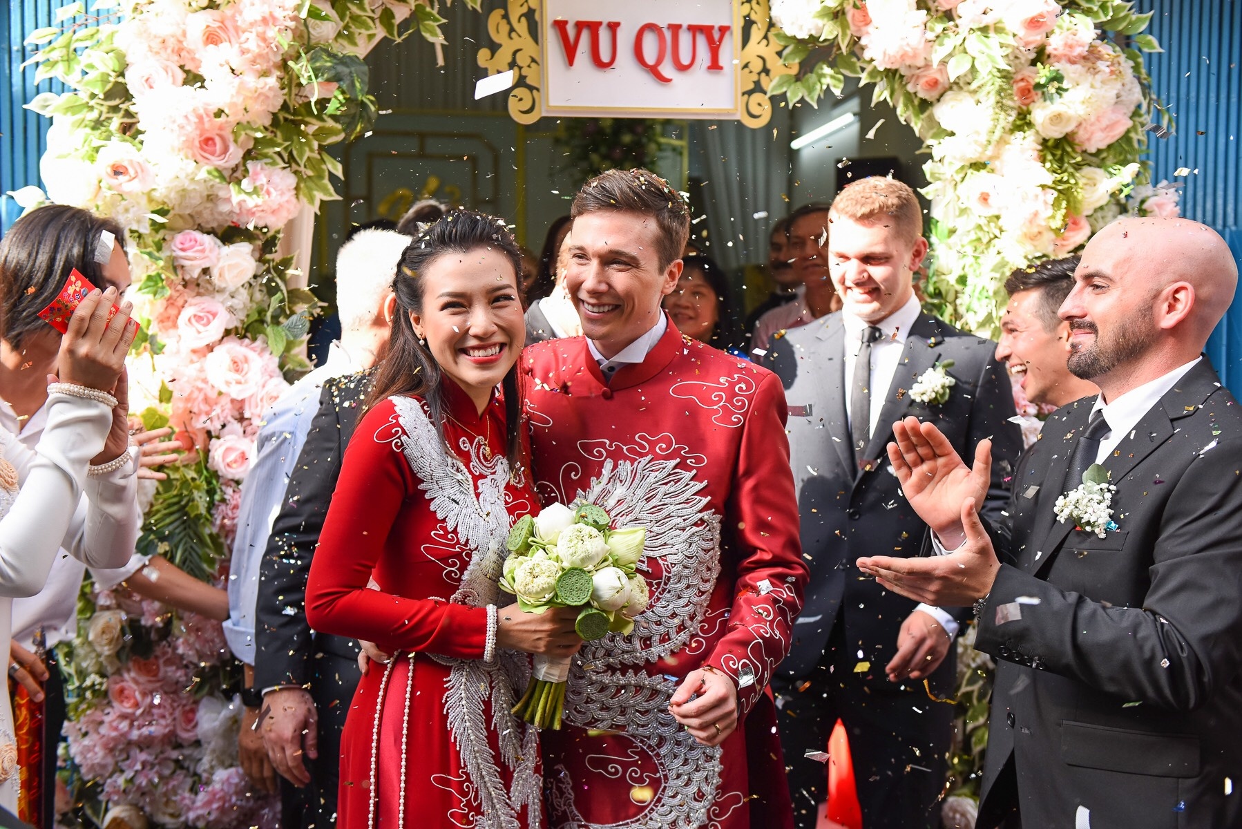 le cuoi hoang oanh va chong tay anh 6