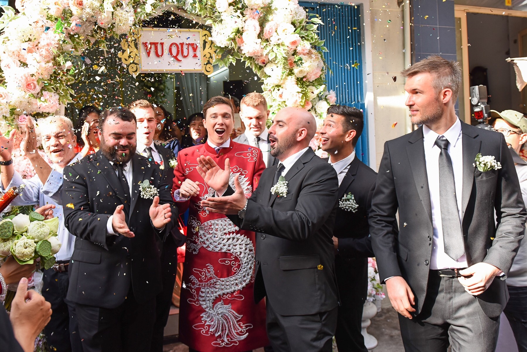 le cuoi hoang oanh va chong tay anh 7