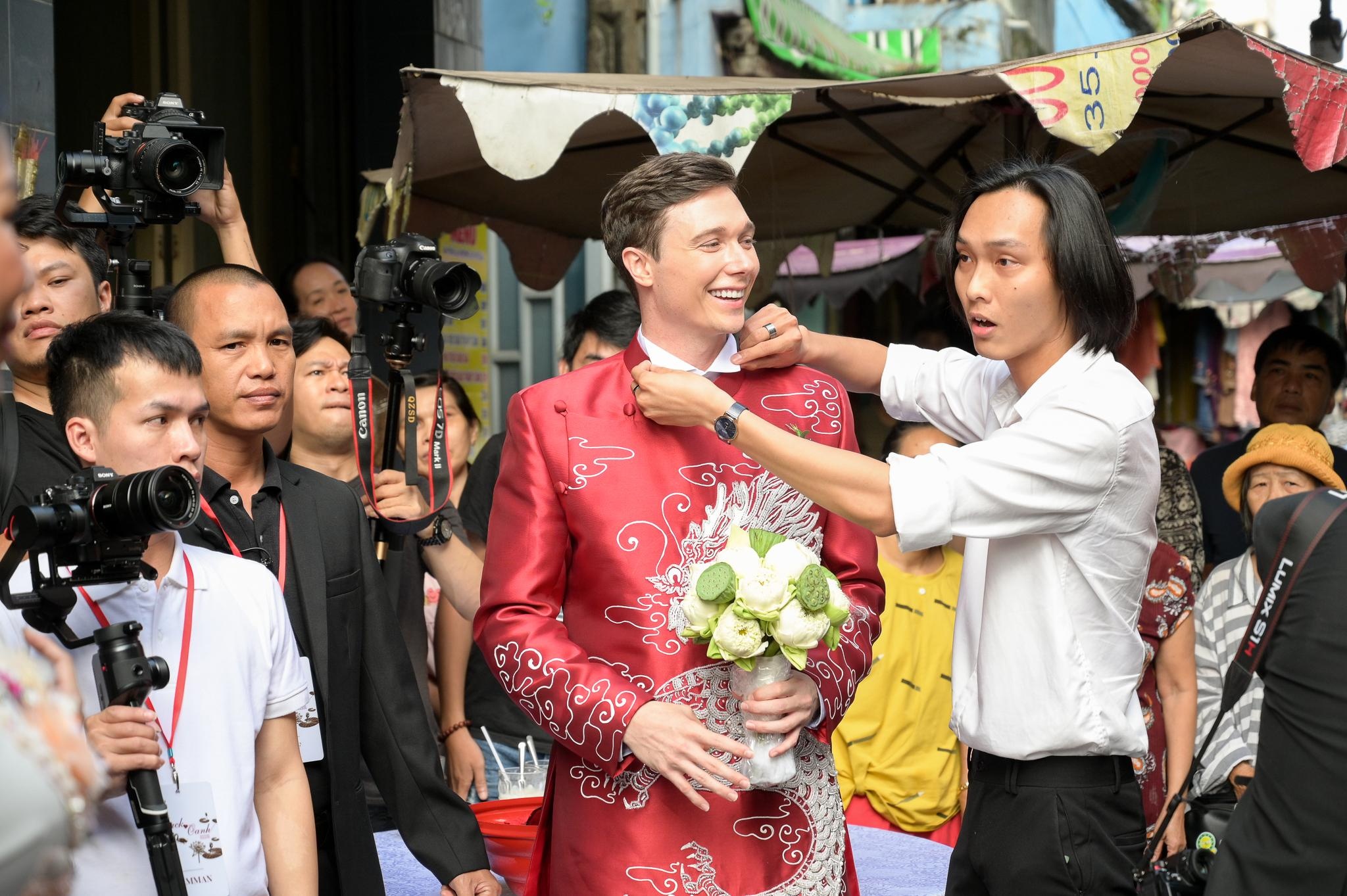 le cuoi hoang oanh va chong tay anh 9