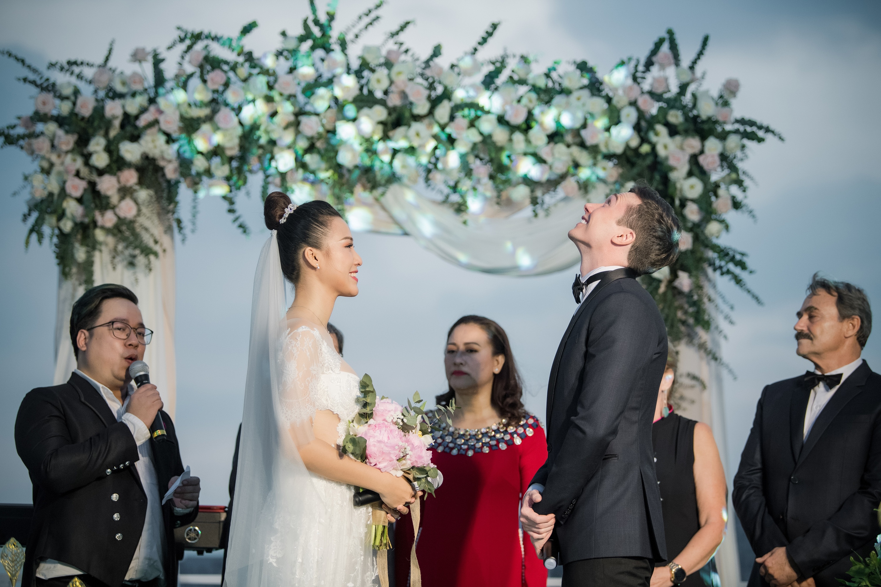 le cuoi hoang oanh va chong tay anh 9