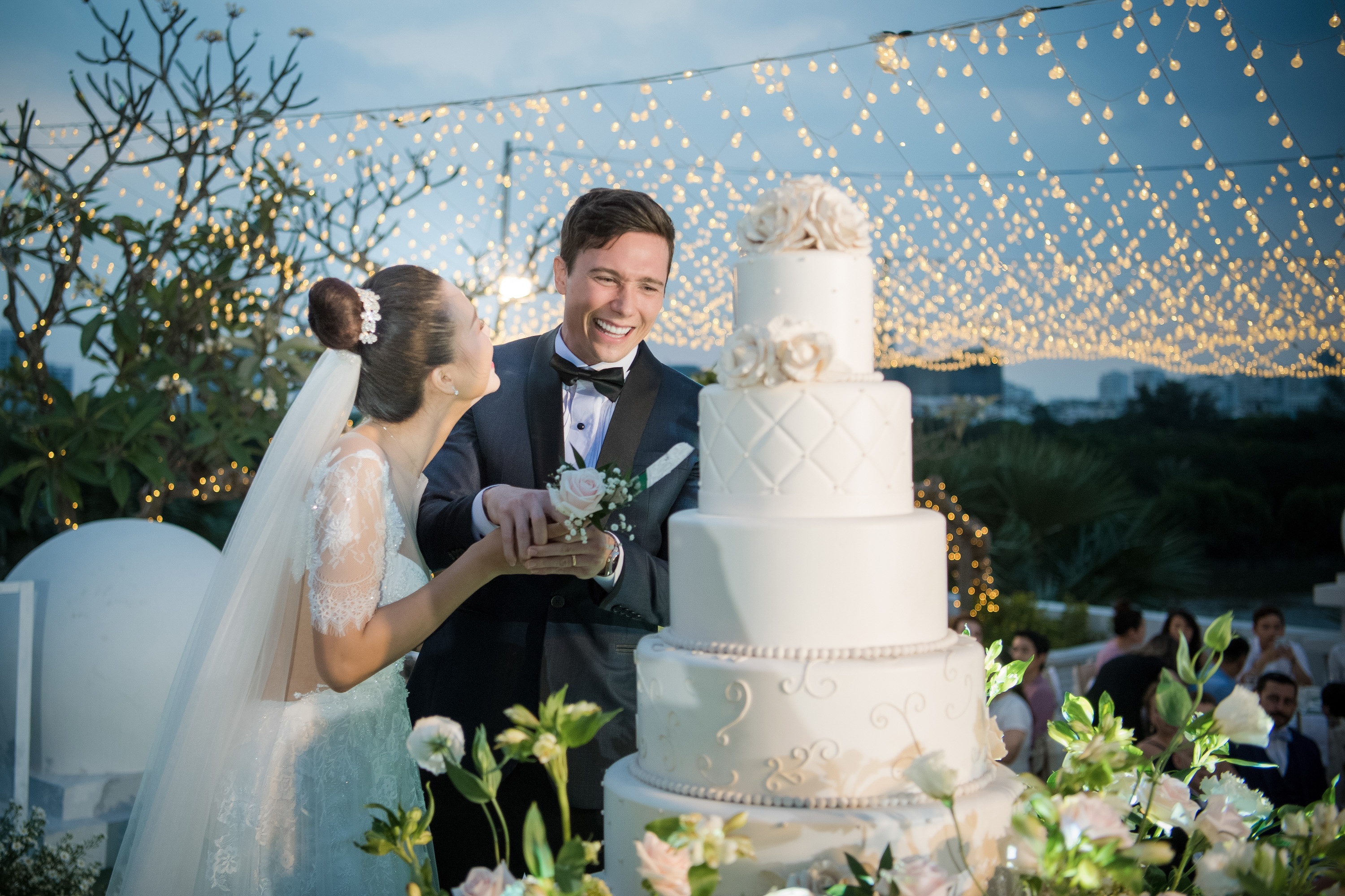 le cuoi hoang oanh va chong tay anh 10