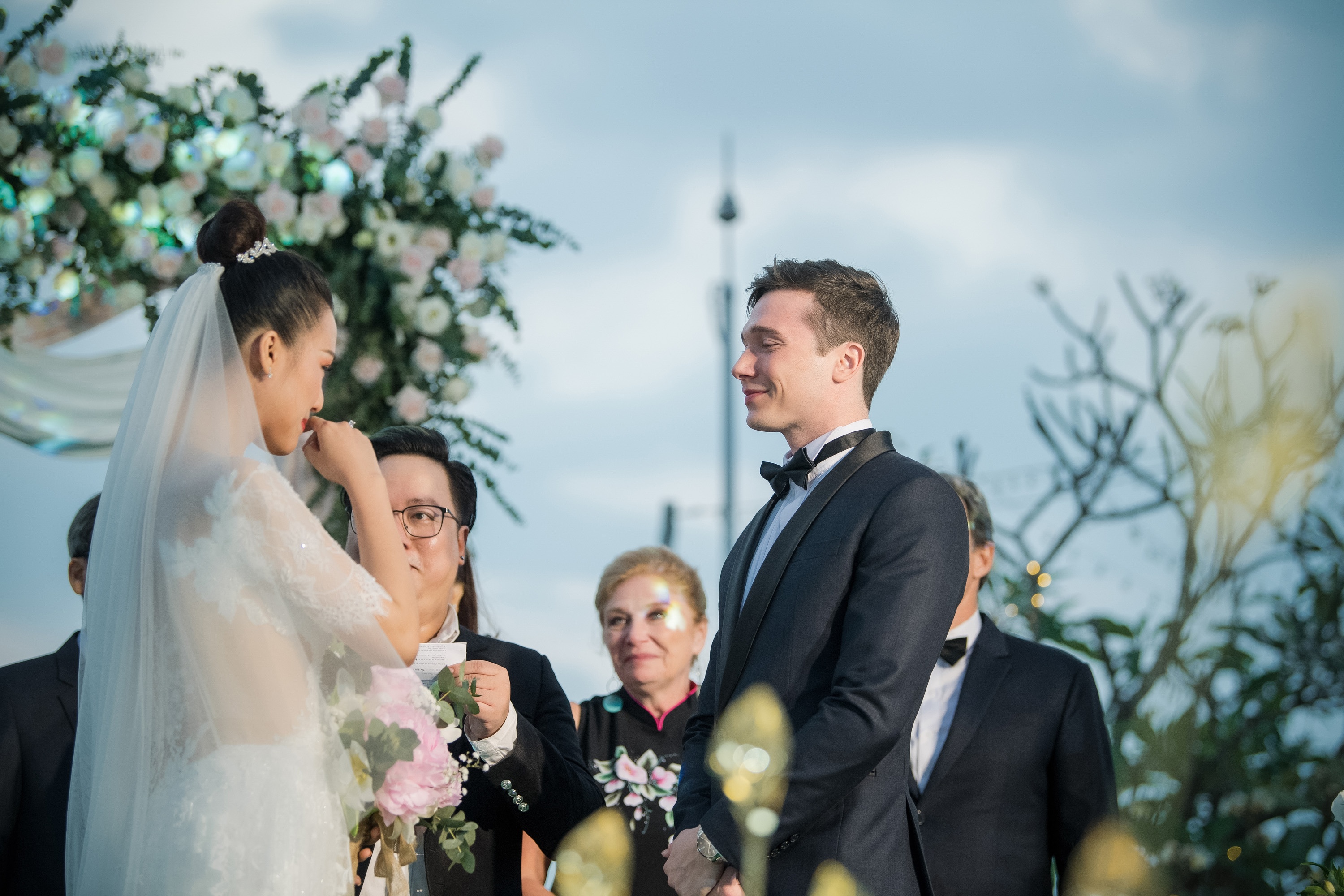 le cuoi hoang oanh va chong tay anh 1