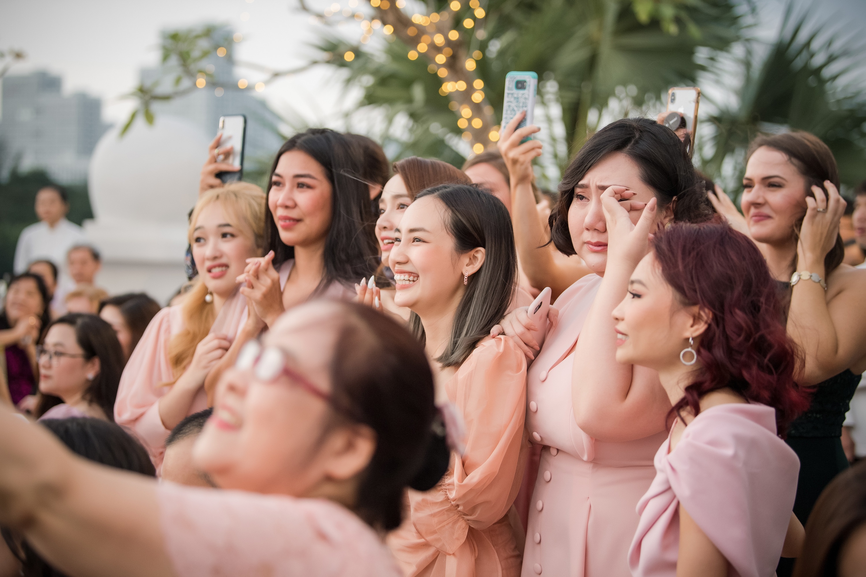 le cuoi hoang oanh va chong tay anh 7