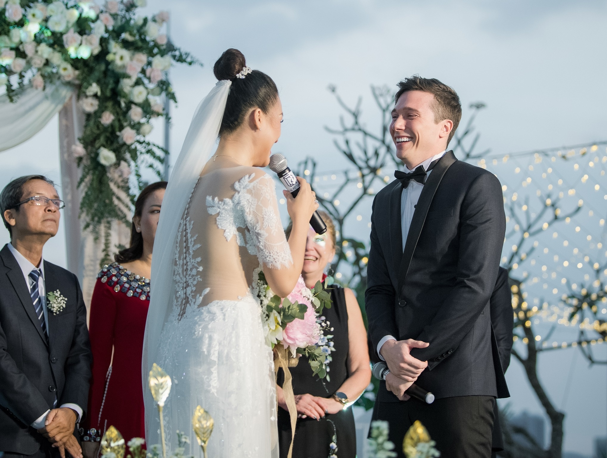 le cuoi hoang oanh va chong tay anh 2