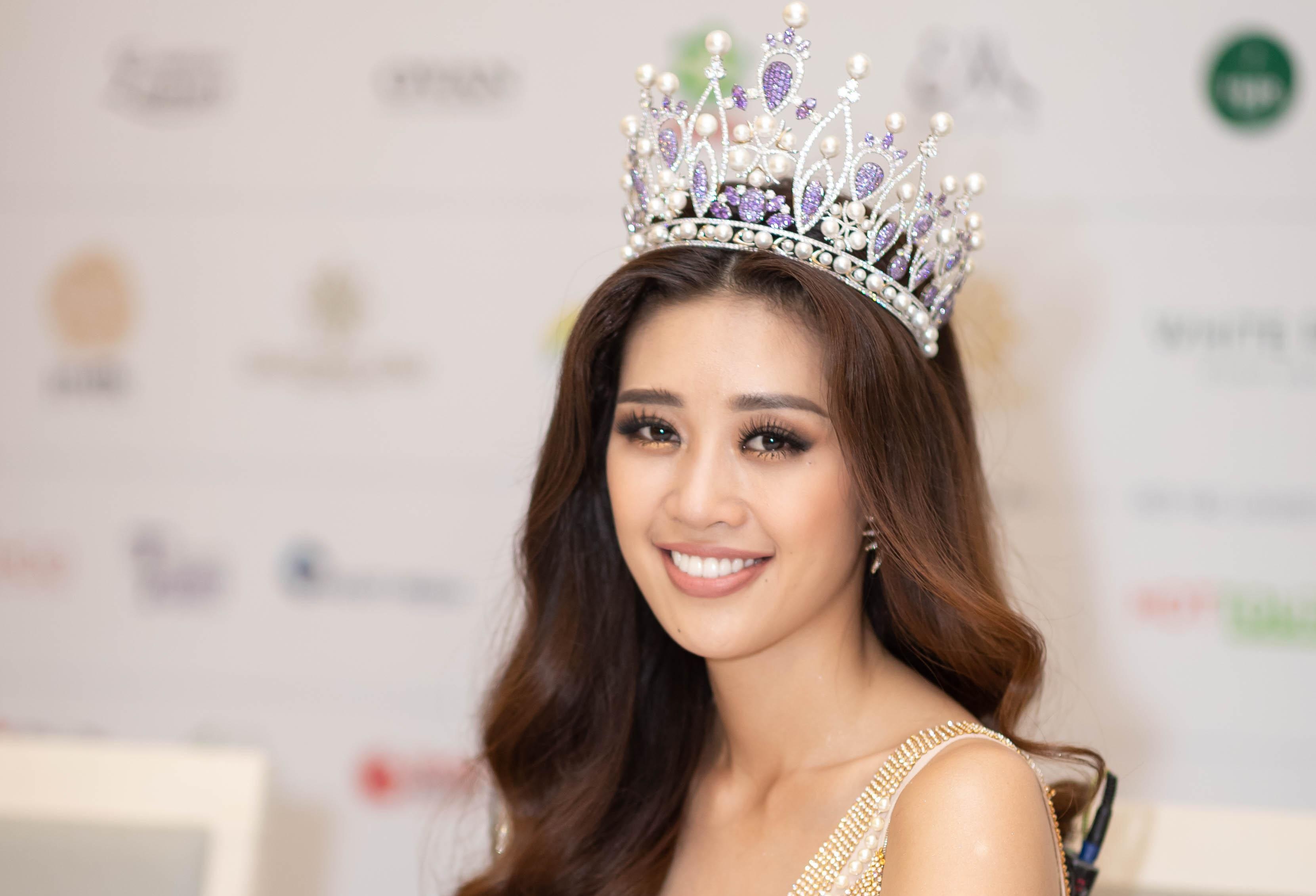 Nhan sac tan Hoa hau Hoan vu Khanh Van va 2 a hau hinh anh