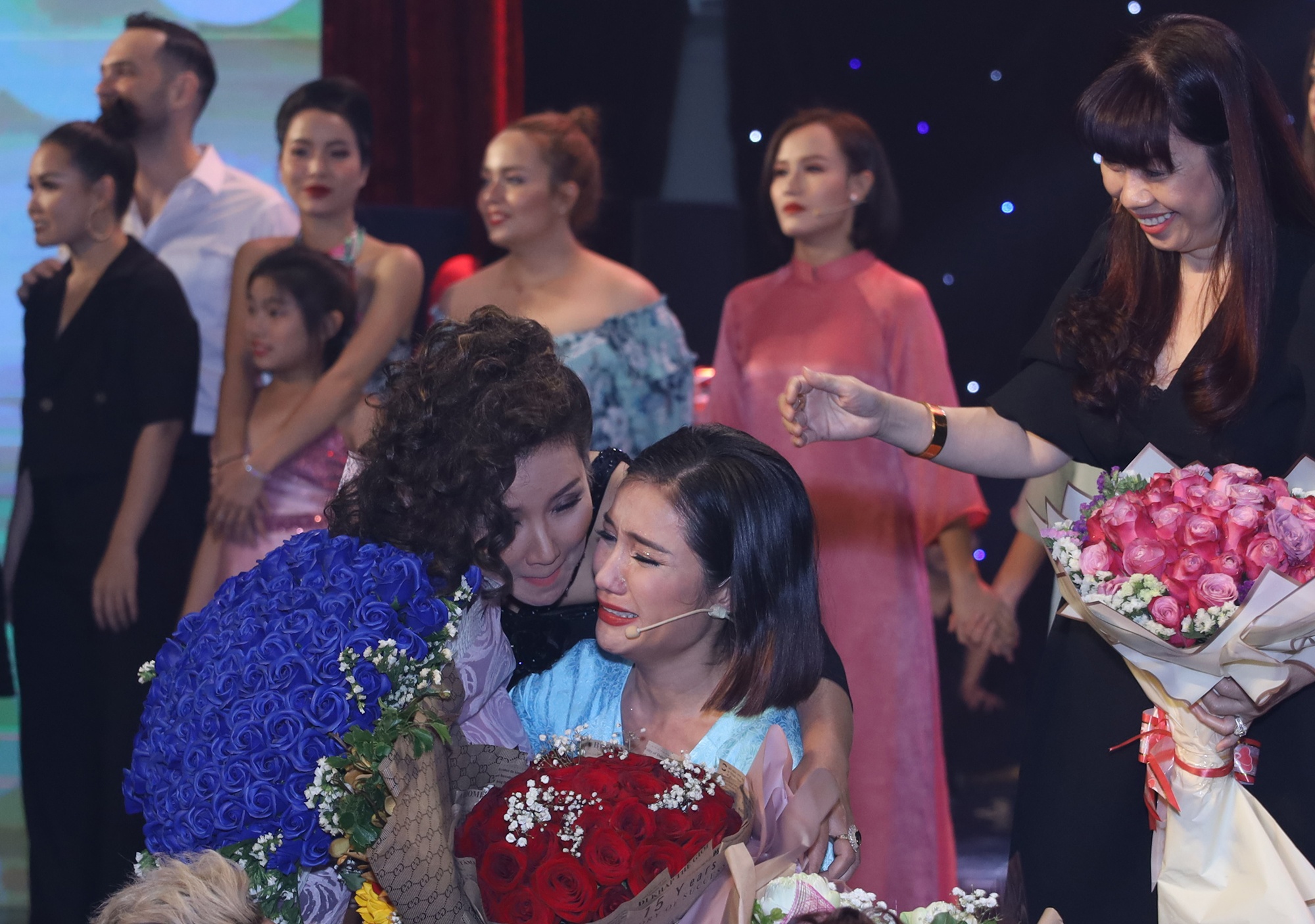 Cat Tuong,  NSND Hong Van,  Le Giang,  Ngan Quynh,  Trinh Kim Chi,  Quy Binh,  Tiet Cuong,  Vu Ha, &nbsp;Van Trang anh 11