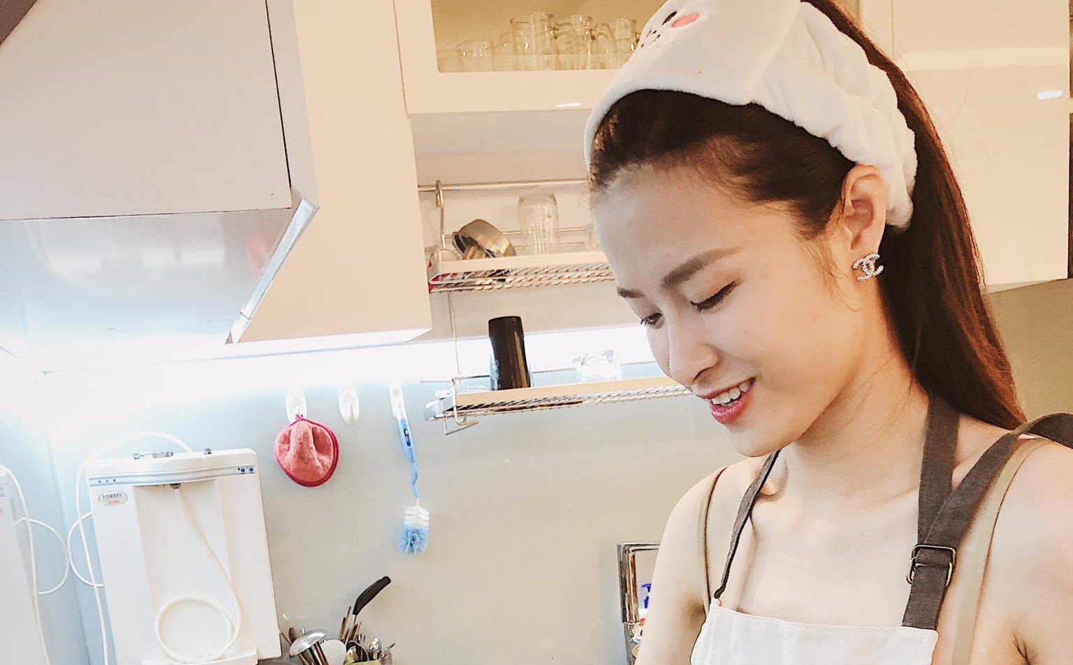 Dong Nhi, Ong Cao Thang khoe noi o rong rai hinh anh