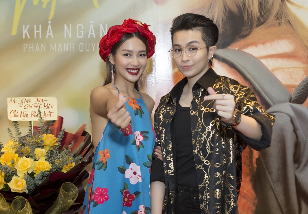 Kha Ngan khoe lung tran anh 9