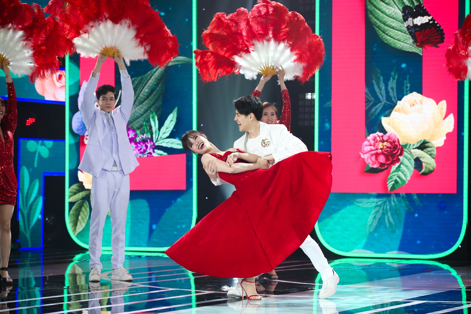 Dong Nhi ong cao thang anh 2