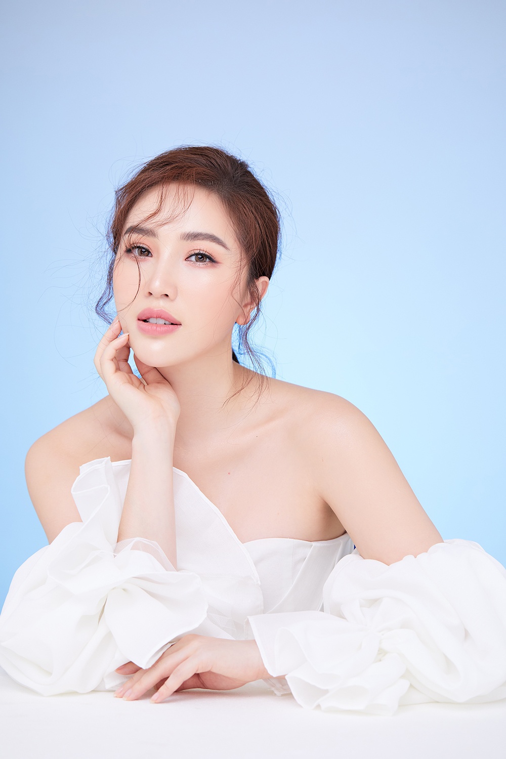 Bao Thy va chong anh 4