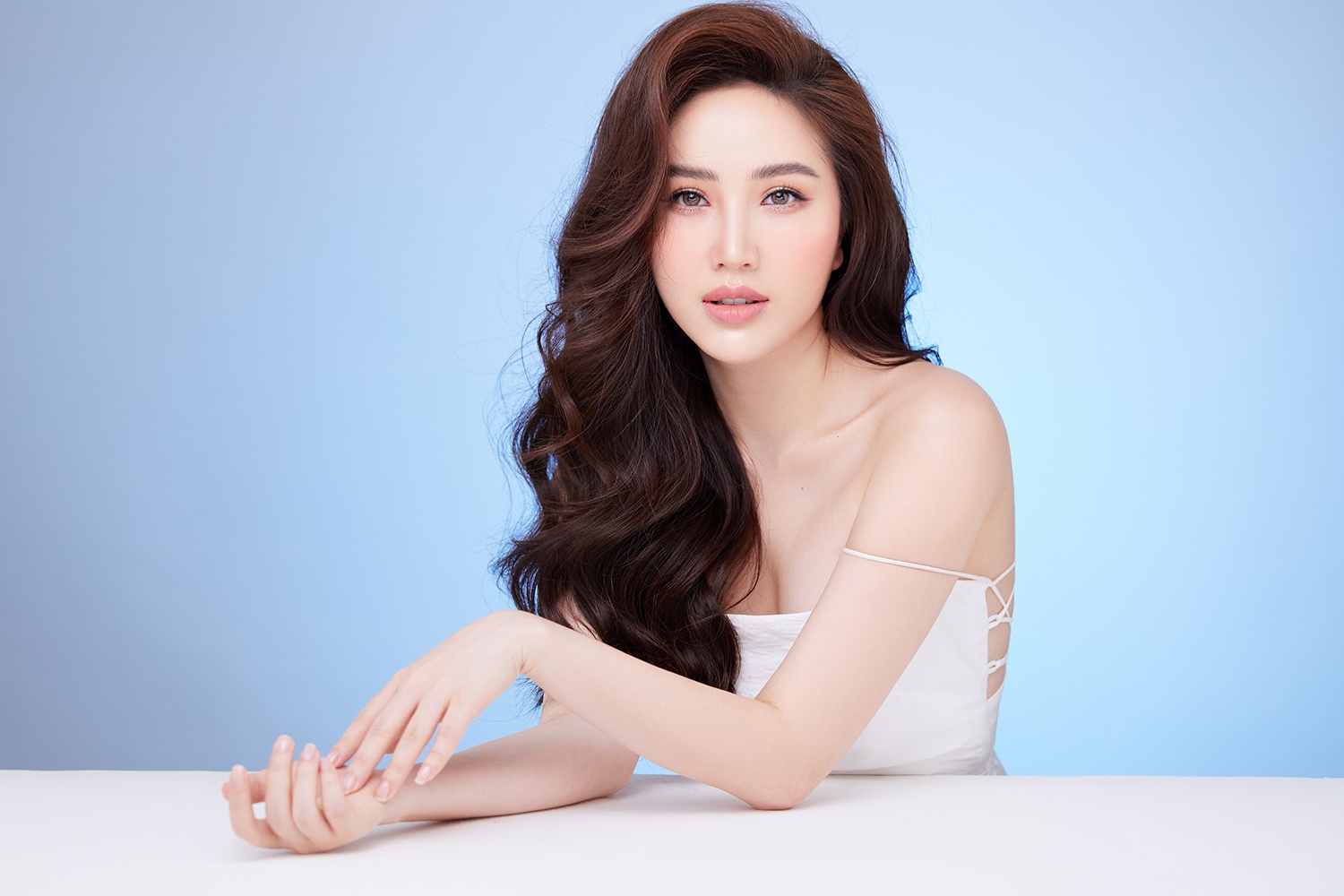 Bao Thy va chong anh 1