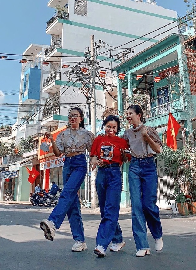 Phuong My Chi choi tet canh ty anh 2