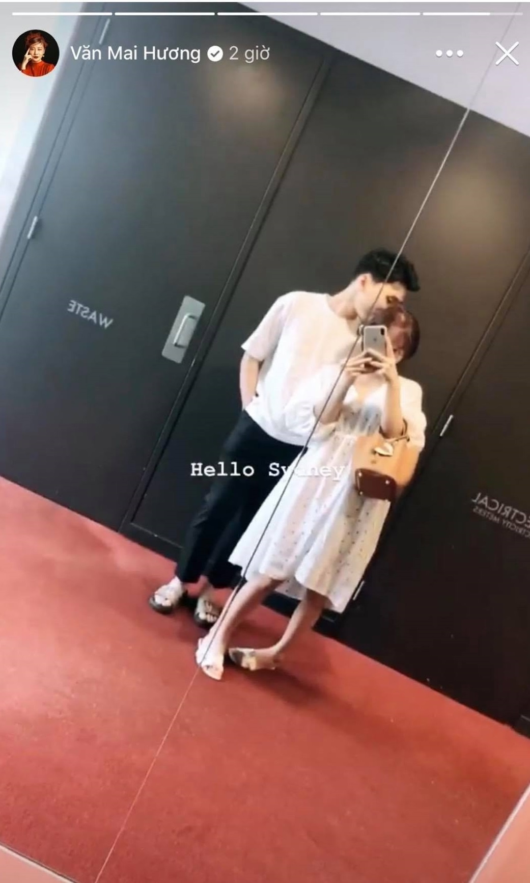 Van Mai Huong va ban trai anh 1