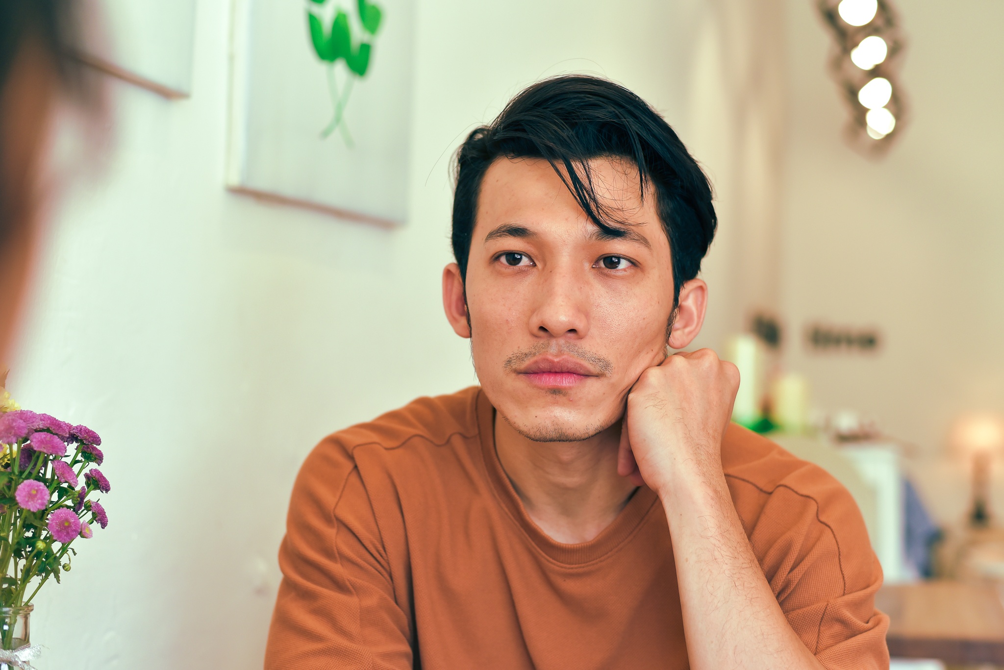 Lien Binh Phat chay di cho chi anh 2