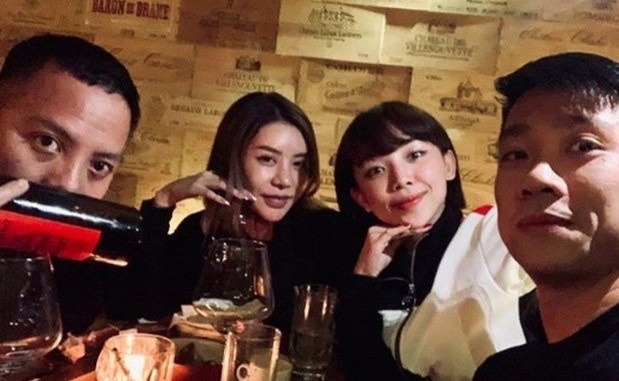 Anh Toc Tien an Tet cung ban trai Hoang Touliver o Ha Noi hinh anh