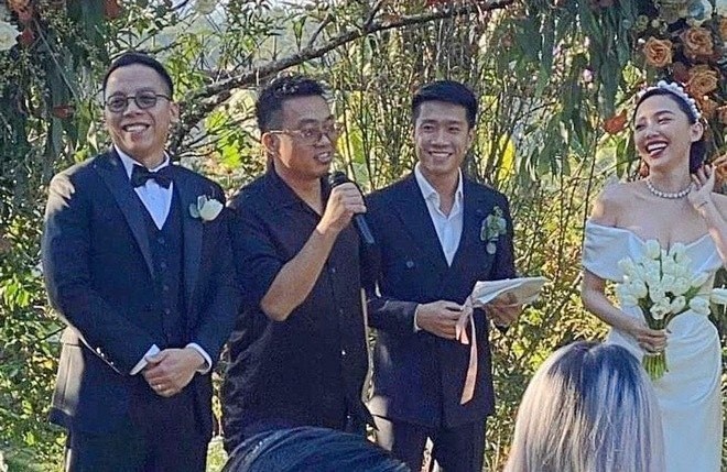 Chu re Hoang Touliver choi nhac trong le cuoi voi Toc Tien hinh anh