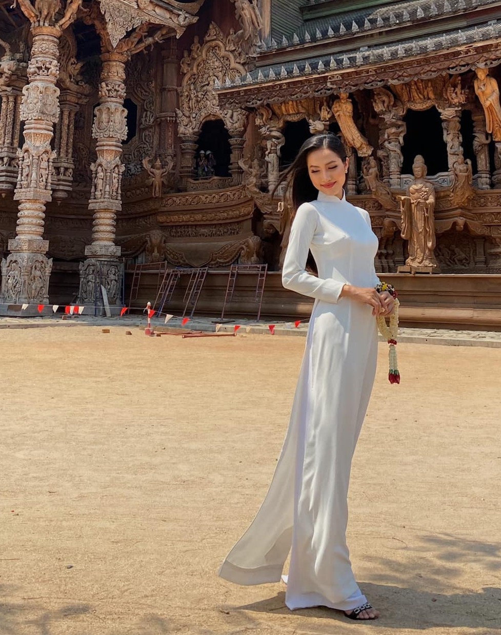 Hoai Sa Hoa hau Chuyen gioi Quoc te anh 3