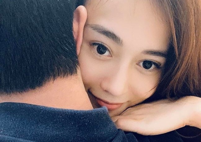 'Quynh bup be' Phuong Oanh dang anh om ban trai hinh anh