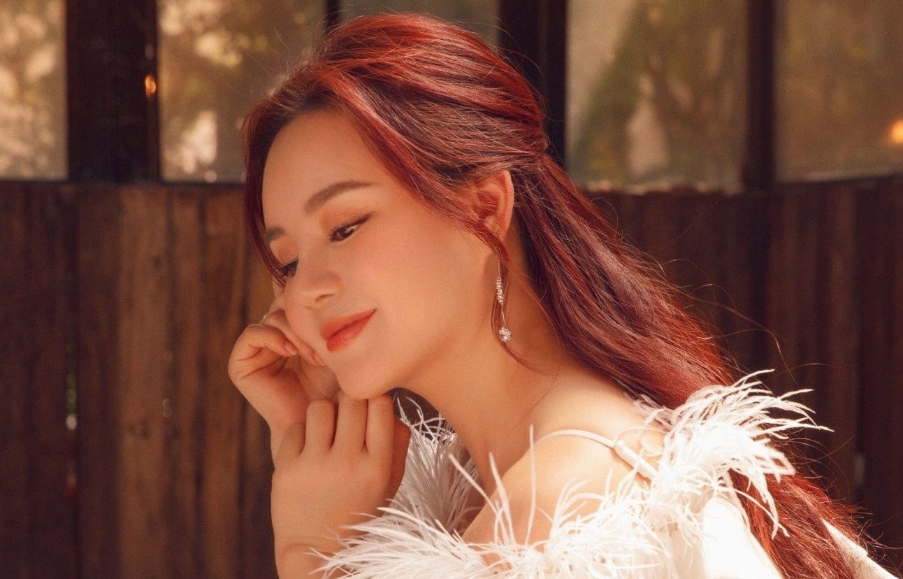 Vy Oanh noi ve thong tin rut khoi showbiz sau ket hon hinh anh