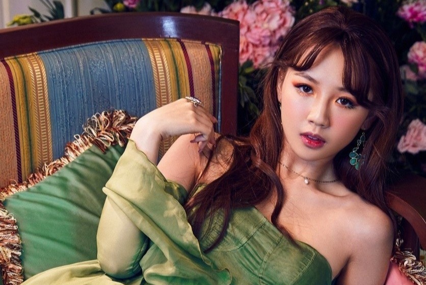 LyLy hop tac ca si 10X AMEE giua on ao voi Chau Dang Khoa hinh anh