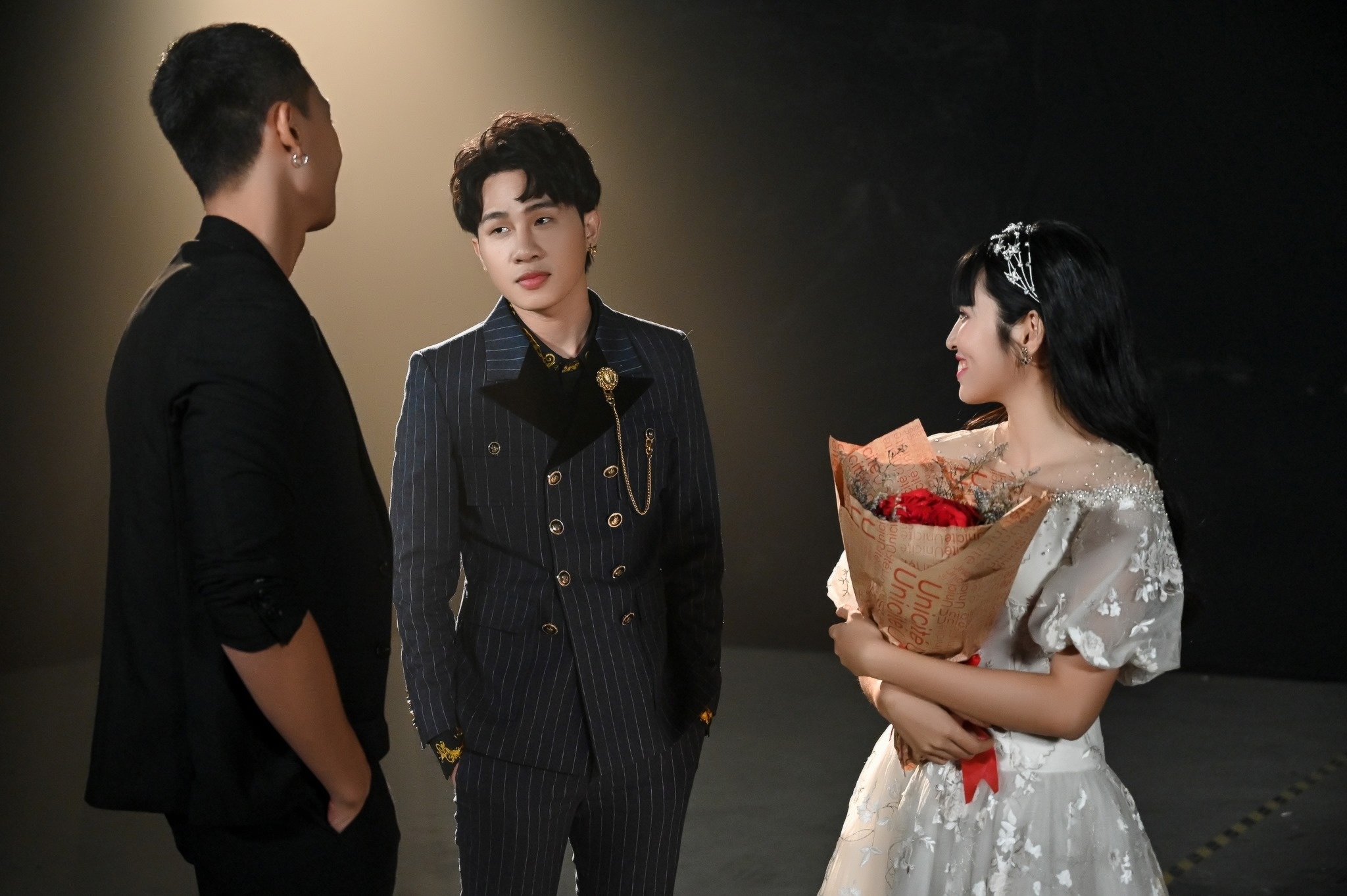 Khanh Van MV La mot thang con trai anh 2