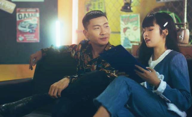 Khanh Van MV La mot thang con trai anh 4