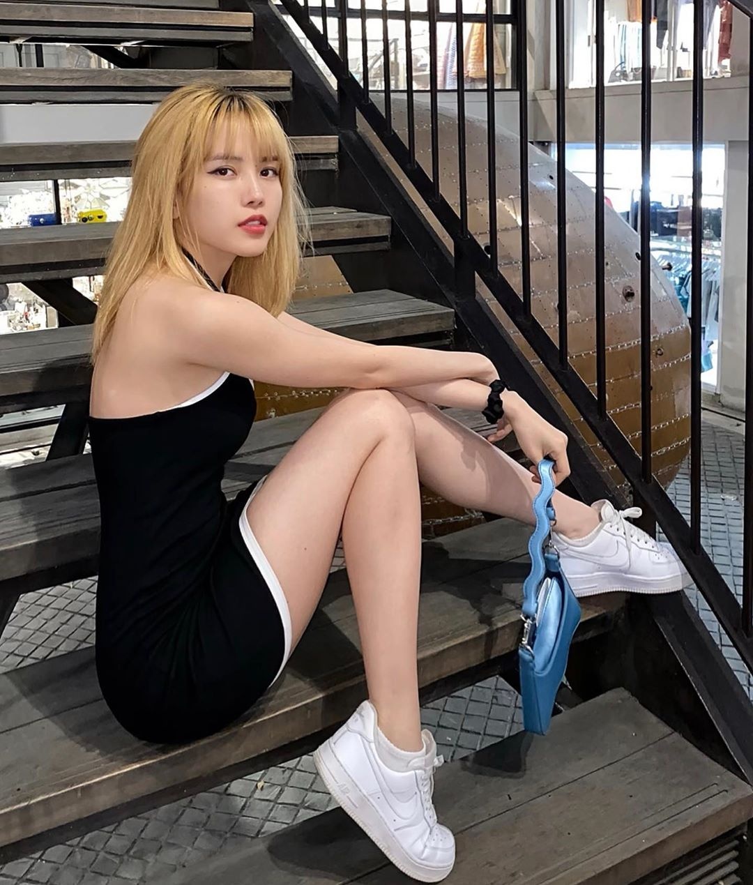 ca sĩ việt khoe chân dài ảnh 1 ca si viet khoe chan dai anh 1