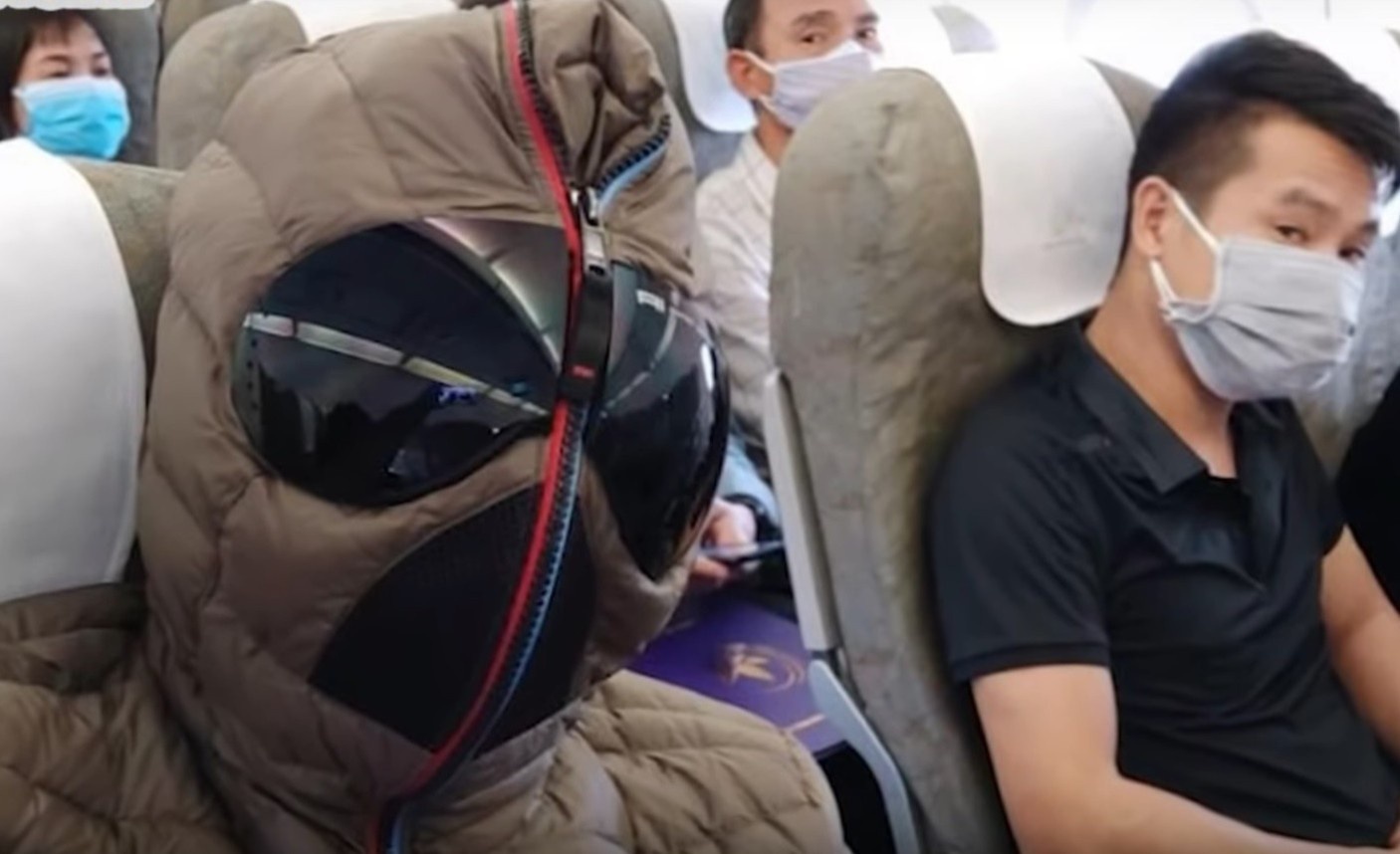 Xuan Bac di may bay mua dich anh 1