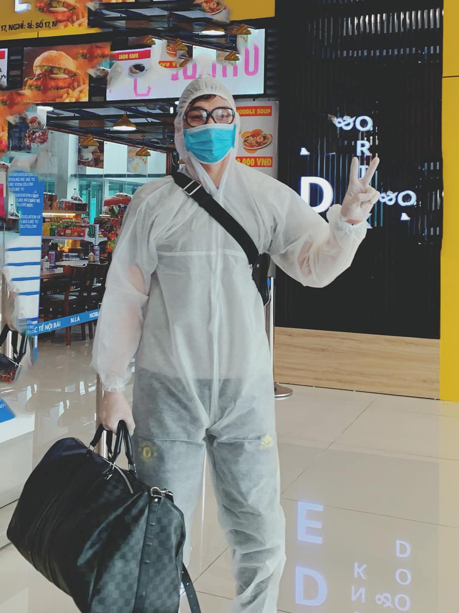 Xuân Bắc đi máy bay mùa dịch ảnh 8 Xuan Bac di may bay mua dich anh 8