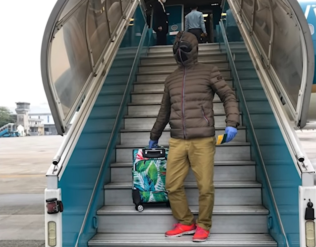 Xuan Bac di may bay mua dich anh 2