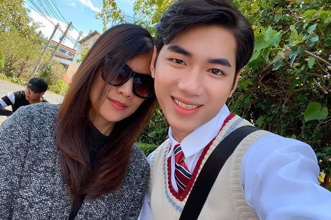 Me nuoi buc xuc truoc bai viet so sanh K-ICM voi Son Tung hinh anh