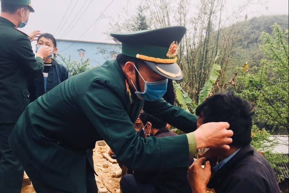 Chien si bien phong Ha Giang khien doan phim xuc dong hinh anh