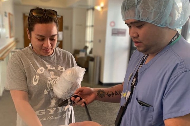 Phi Nhung mua khau trang cho con gai tang bac si o My hinh anh