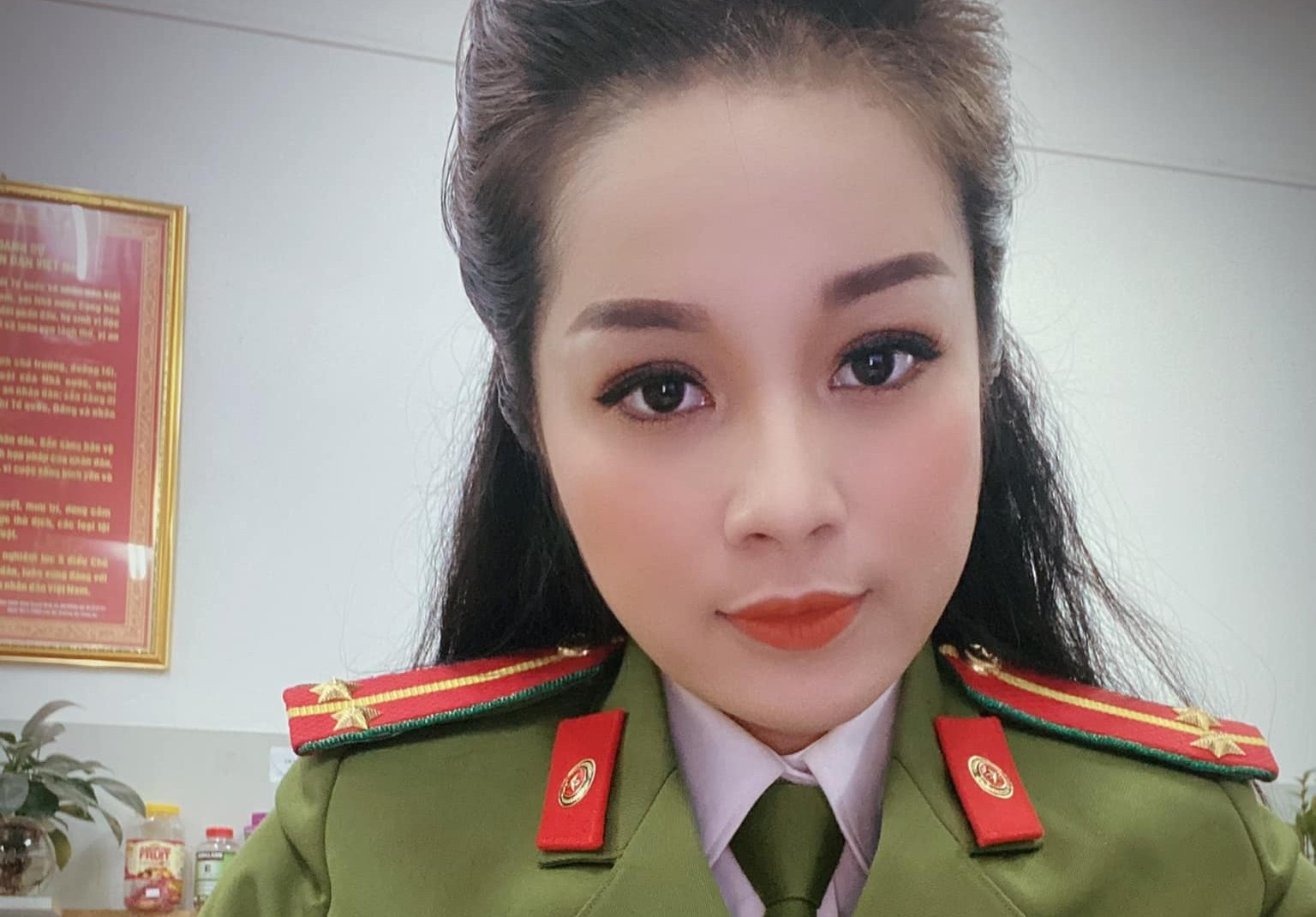 Minh Huong 'Vang Anh': 'Tu hao khi la trung uy cong an' hinh anh
