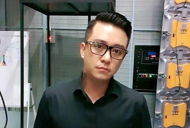 Tuan Hung quyen gop 10.000 khau trang y te cho Benh vien Bach Mai hinh anh