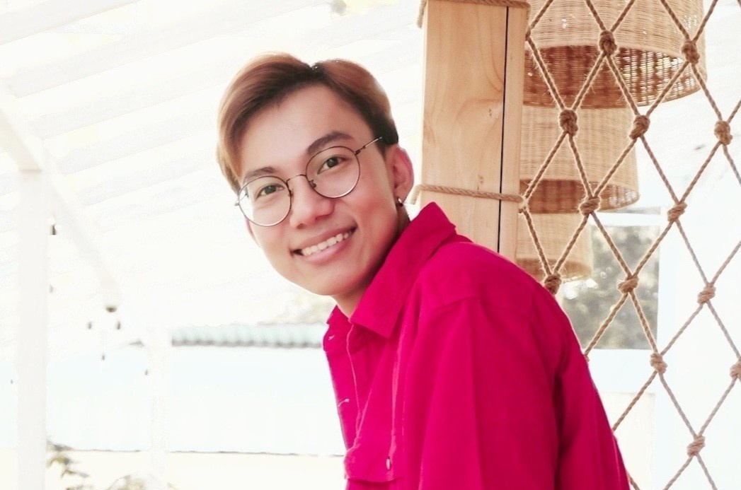 Chang trai gia 10 giong bi cha me tu mat 2 nam vi lam nghe long tieng hinh anh