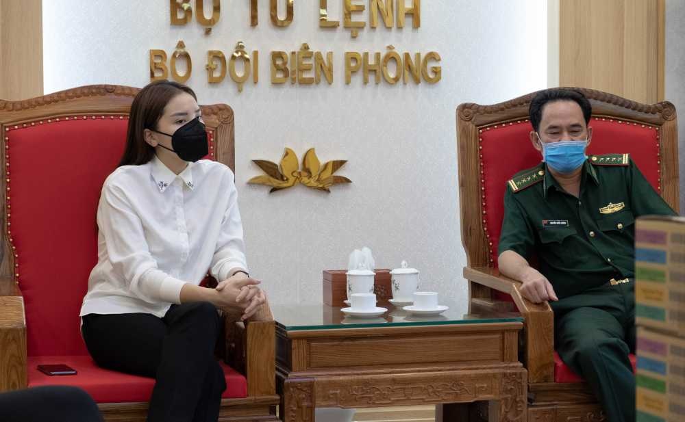 Ky Duyen ung ho anh 1