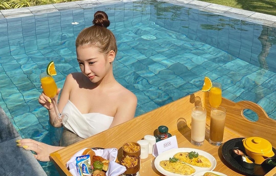 AMEE: 'Khi o nha cach ly, toi tran tre nhua song' hinh anh