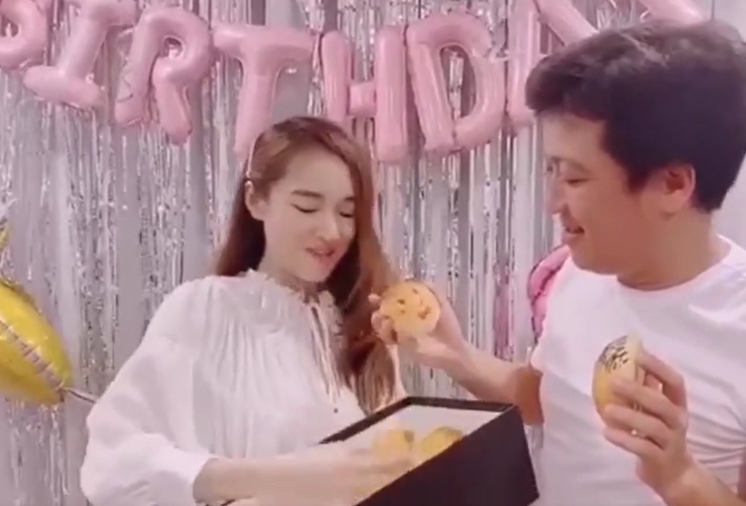 Nha Phuong o nha lam banh mung sinh nhat Truong Giang hinh anh