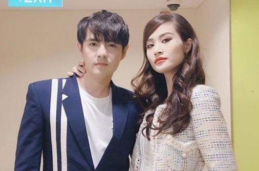 Vo chong Ong Cao Thang, Dong Nhi ung ho 250 trieu dong chong dich hinh anh