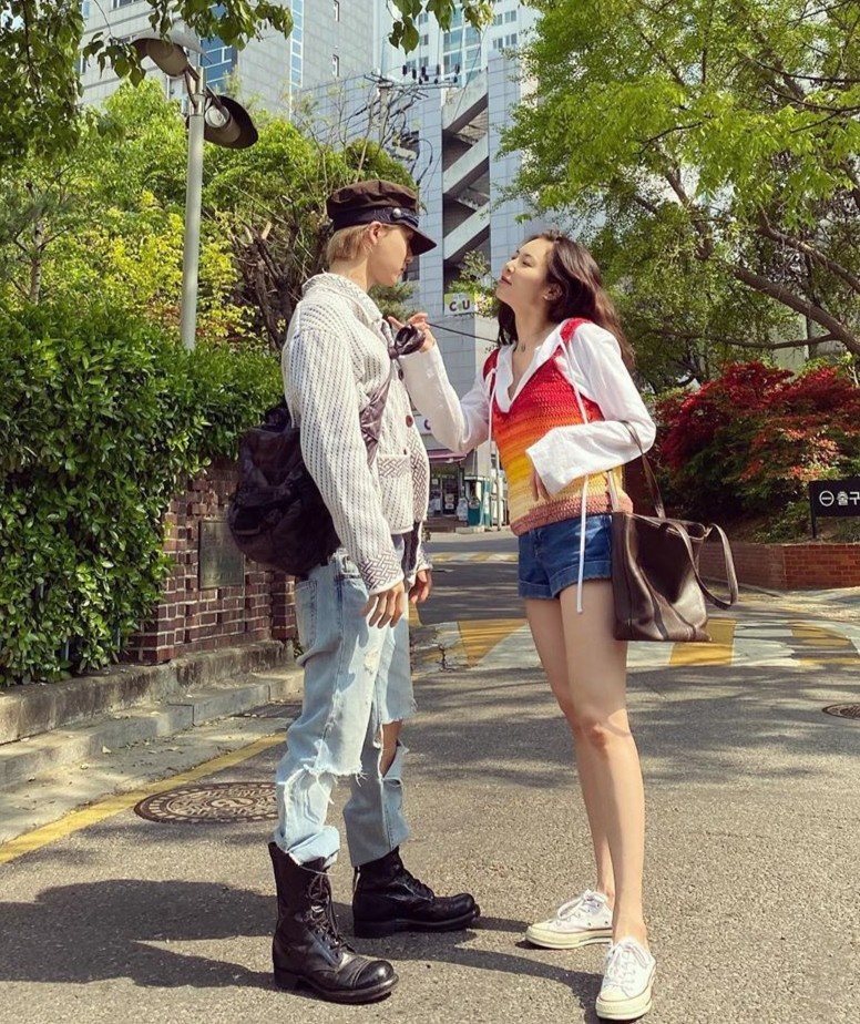 HyunA và bạn trai không đeo khẩu trang ảnh 2 HyunA va ban trai khong deo khau trang anh 2