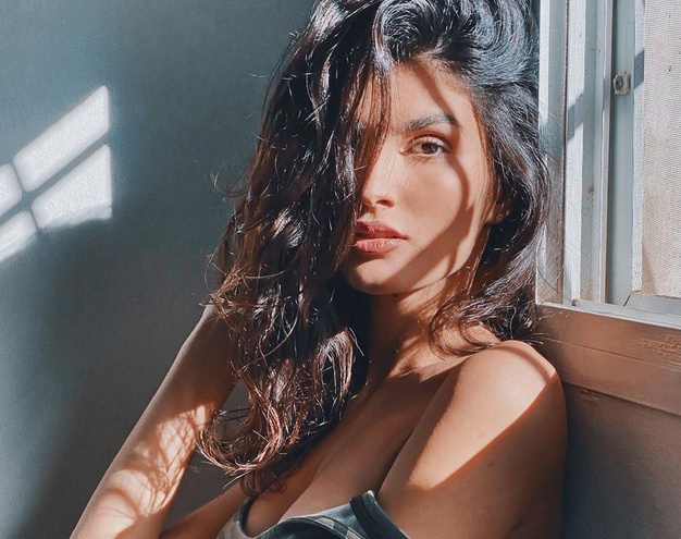 Nu quan nhan tro thanh nguoi mau sau khi giai ngu hinh anh