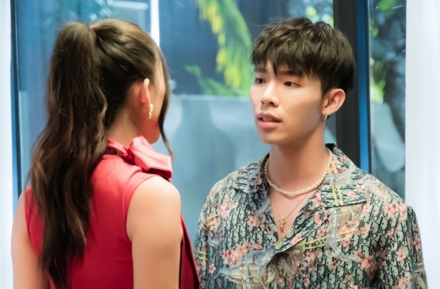 Hau truong Hoa hau Tieu Vy dien canh khoc, dau kho voi Erik hinh anh