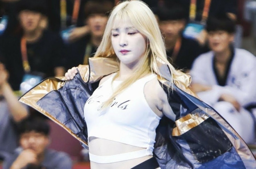 Phan trinh dien goi cam cua than tuong sinh con som nhat Kpop hinh anh