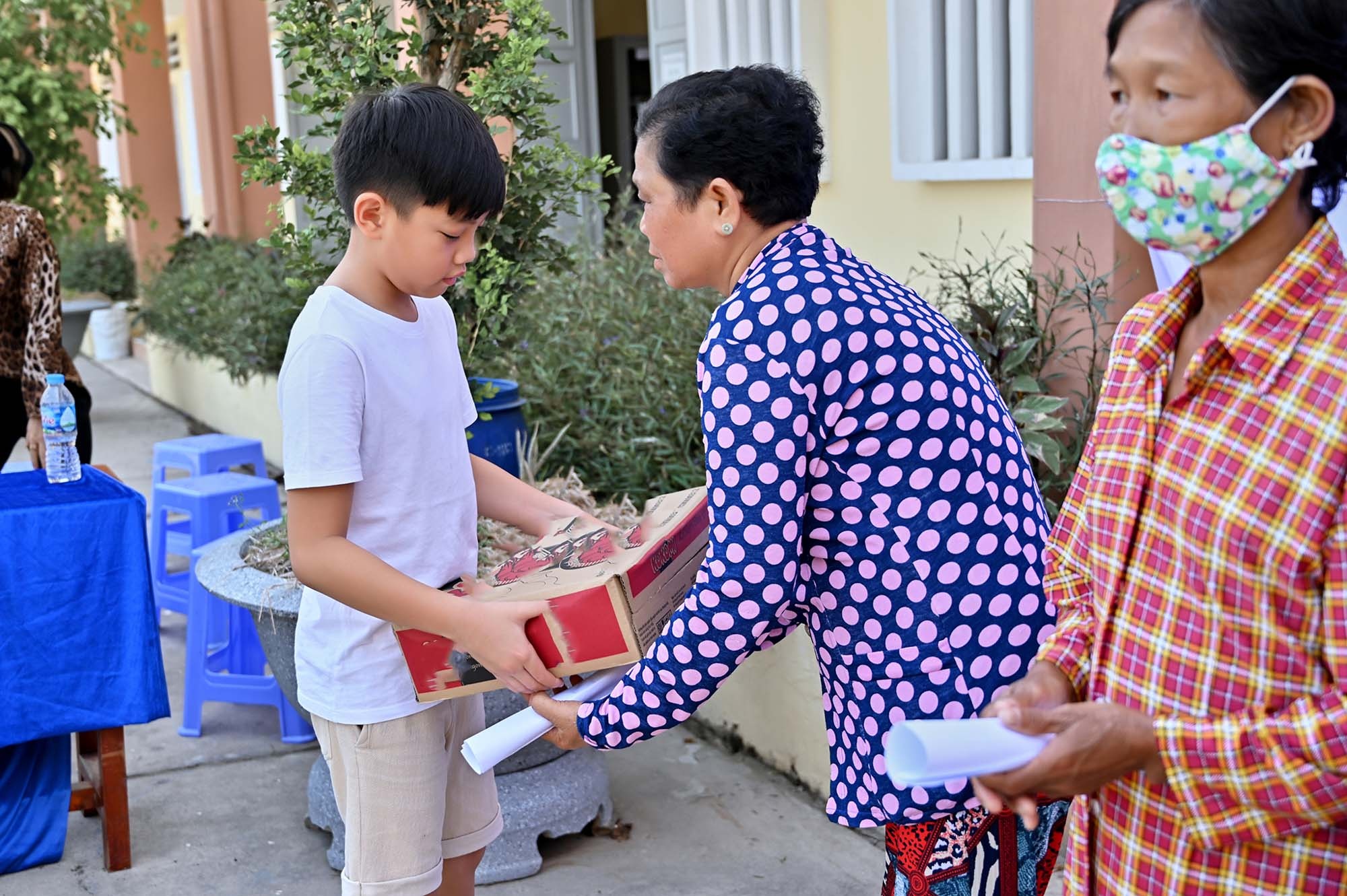 Ho Ngoc Ha tang may loc nuoc anh 1