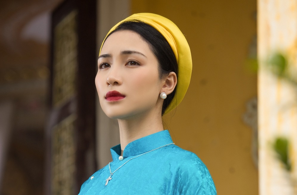 Hoa Minzy hoa Nam Phuong hoang hau trong MV dau tu nhat su nghiep hinh anh