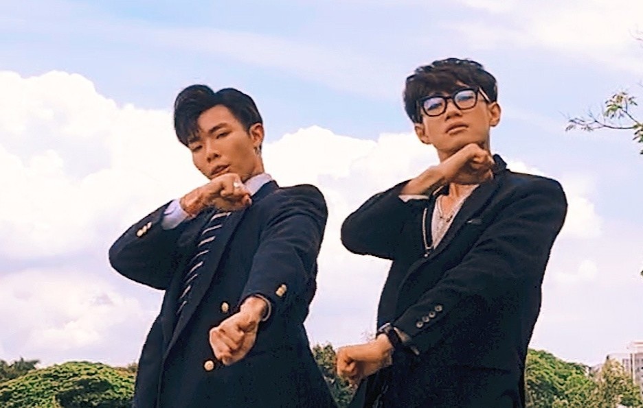 Quang Dang va Erik nhay vu dao 'Em khong sai chung ta sai' hinh anh