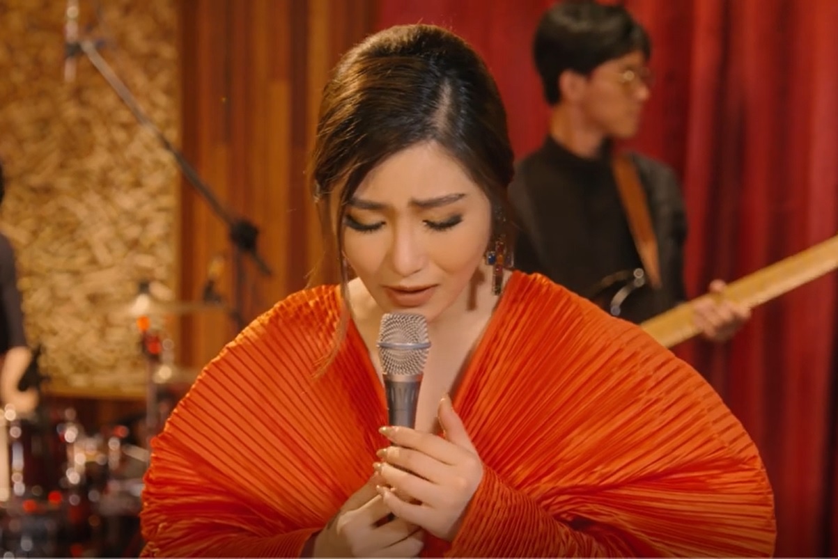 Huong Tram da diet hat mung sinh nhat hinh anh