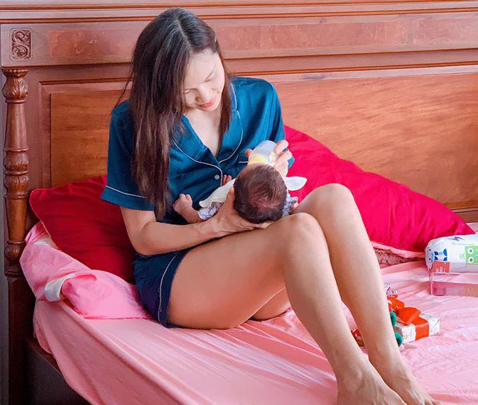 Hinh anh khac biet khi la 'me bim sua' cua sao Viet hinh anh