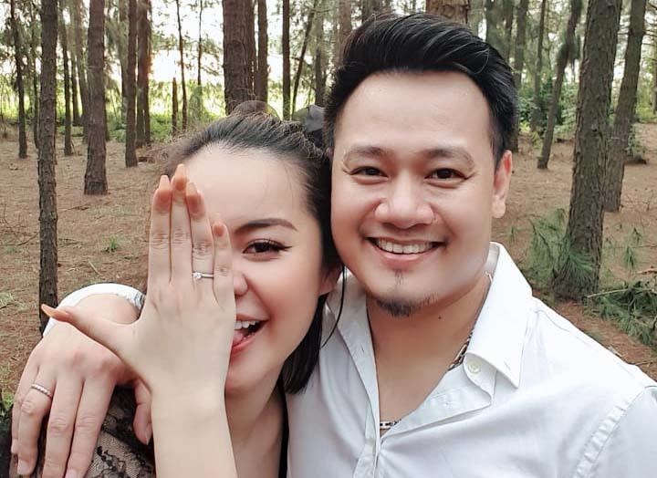 Nhac si Nguyen Duc Cuong cau hon Vu Hanh Nguyen sau 5 nam yeu hinh anh